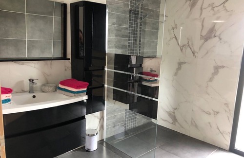 Bias Casa | Maison Neuve Tout Conforts Avec Piscine Privée