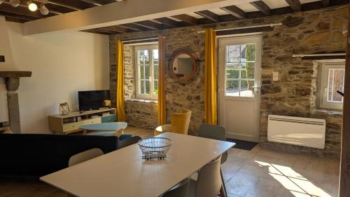 Quettehou Casa | Maison Normande proche de la mer et des lieux touristiques
