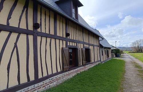 Mesnil-Val Casa | Maison Normande Spacieuse en Bord de mer et Forêt