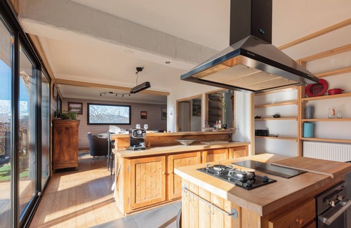 Bagneres-de-Bigorre Casa | Villa en la Colina en los Pirineos con vistas a la montaña, terraza privada y Wi-Fi