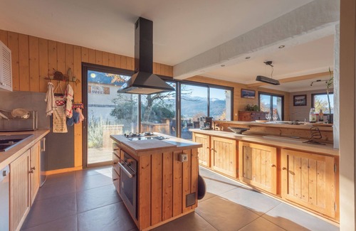 Bagneres-de-Bigorre Casa | Villa en la Colina en los Pirineos con vistas a la montaña, terraza privada y Wi-Fi