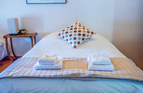 Chateauneuf-du-Pape Cama Y Desayuno | Maison Pegau, 2 chambres au centre de Châteauneuf-du-Pape PEGAU B&B