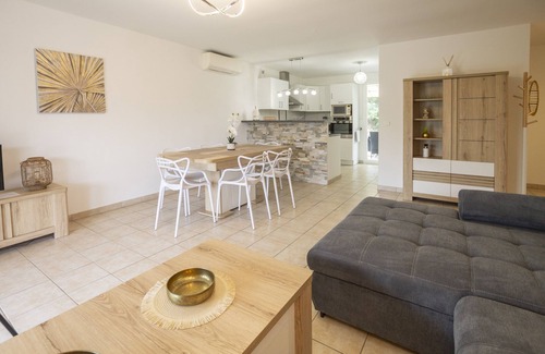 Sillans-la Cascade Villa | Maison petit Sillans - beautiful holiday home with private pool for 6 people