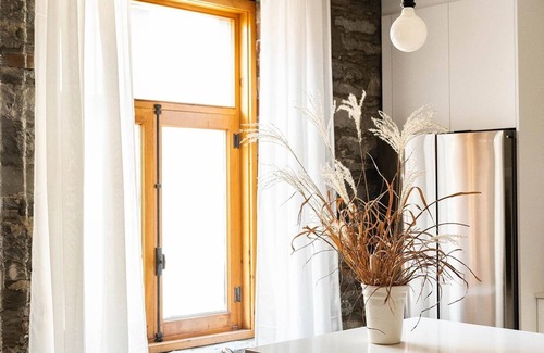 Old Montreal Apartamento | Maison Place Royale by Luxury In Transit