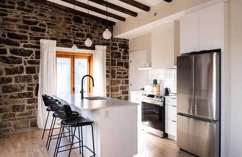 Old Montreal Apartamento | Maison Place Royale by Luxury In Transit