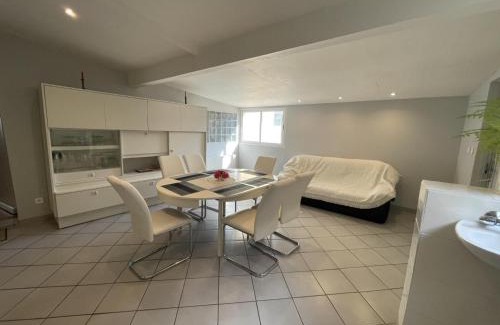Nouan-sur-Loire Casa | Maison plain-pied 3 ch avec sdb privatives, cour et jardin, proche Blois et châteaux de la Loire - FR-1-491-424