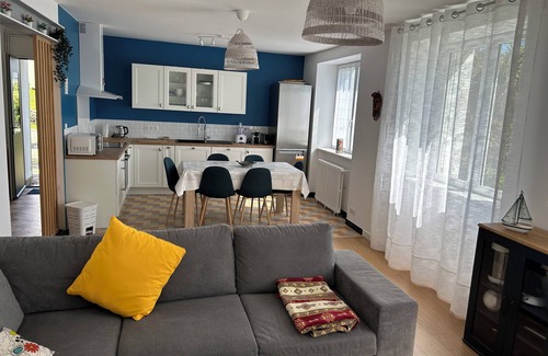 Plozevet Casa | Maison Pour 6 Personnes, 150 m de la Mer, 4mn à Pied du Port de Pors Poulhan