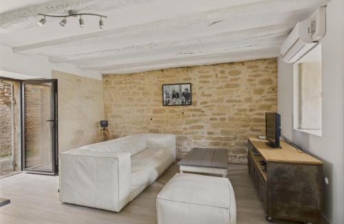 Saint-Leon-sur-Vezere Casa | Maison pour 5 avec cour extérieure dans le centre