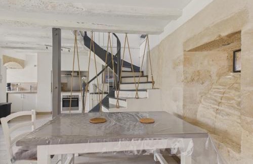 Saint-Leon-sur-Vezere Casa | Maison pour 5 avec cour extérieure dans le centre