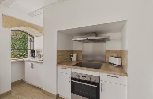 Saint-Leon-sur-Vezere Casa | Maison pour 5 avec cour extérieure dans le centre