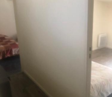 Stains Casa | Maison POUR OUVRIERS seulement PAS DE TOURISME, NI FAMILLE
