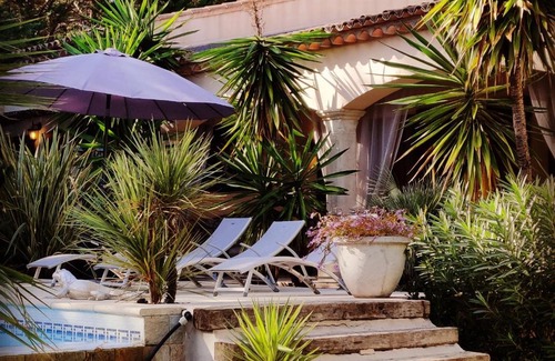 Grimaud Cama Y Desayuno | Maison Prestige Saint Tropez by Roberto Geissini