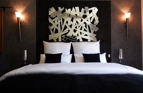 Grimaud Cama Y Desayuno | Maison Prestige Saint Tropez by Roberto Geissini