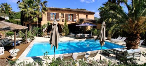 Grimaud Cama Y Desayuno | Maison Prestige Saint Tropez by Roberto Geissini