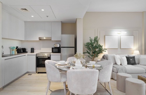 Abu Dhabi Apartamento | Maison Privee - Exquisite Living with Scenic Canal Vws on Yas Island