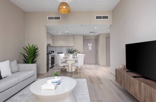 Abu Dhabi Apartamento | Maison Privee - Modern Hideaway w/ Canal Views on Yas Island