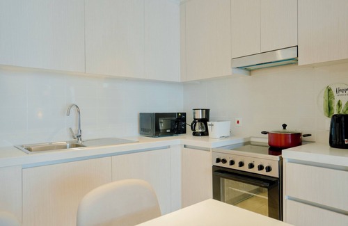 Abu Dhabi Apartamento | Maison Privee - Modern Yas Island Escape w/Peaceful Canal Views