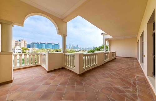 Palm Jumeirah Villa | Maison Privee Private Pool and Beach Access Villa w/ Cinematic Vws