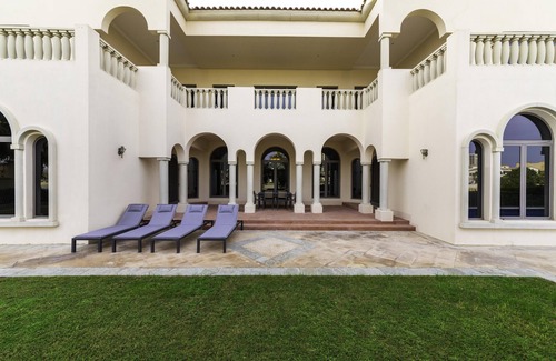 Palm Jumeirah Villa | Maison Privee Private Pool and Beach Access Villa w/ Cinematic Vws