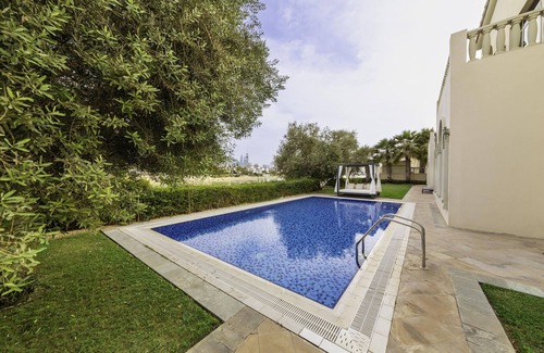 Palm Jumeirah Villa | Maison Privee Private Pool and Beach Access Villa w/ Cinematic Vws
