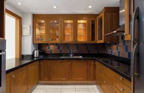 Discovery Gardens Apartamento | Maison Privee - Stylish & Spacious Apartment in Downtown Dubai