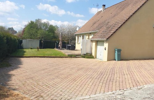 Villaines-la-Gonais Casa | Maison proche le mans