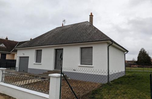 Epieds-en-Beauce Casa | Maison rénovée avec jardin et parking, proche Orléans, animaux acceptés - FR-1-590-561