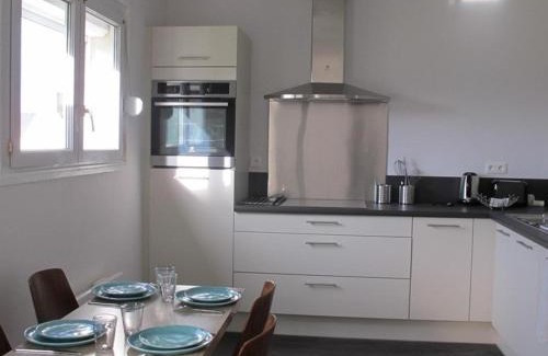 Pleumeur-Bodou Casa | Maison rénovée avec jardin, wifi, BBQ, parking, à 250m de la mer - Pleumeur-Bodou - FR-1-368-14