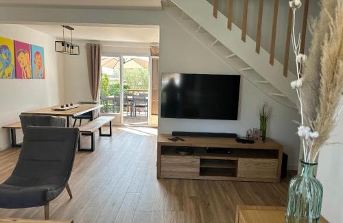 La Tranche-sur-Mer Casa | Maison rénovée proche plage et centre-ville, 8 pers, 4 ch, jardin, terrasse, wifi, équipements bébé - FR-1-194-287