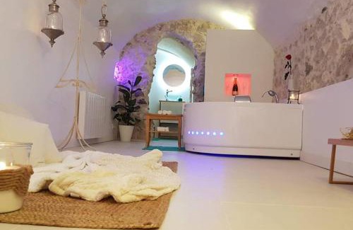 Antibes Old Town Casa | MAISON SAFRANIER villa balnéo vieil antibes