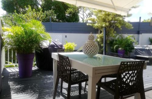Sainte-Rose Casa | Maison spacieuse avec jacuzzi et vue sur la mer à Sainte-Rose