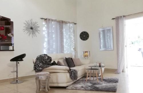 Sainte-Rose Casa | Maison spacieuse avec jacuzzi et vue sur la mer à Sainte-Rose