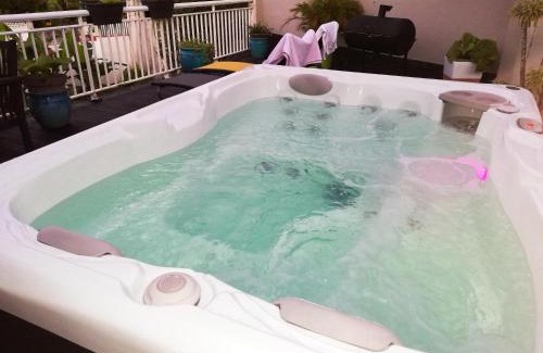Sainte-Rose Casa | Maison spacieuse avec jacuzzi et vue sur la mer à Sainte-Rose