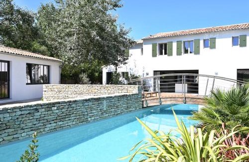 Les Portes-en-Re Casa | Maison spacieuse avec piscine et accès plage - FR-1-434-69