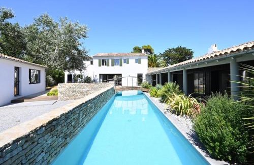 Les Portes-en-Re Casa | Maison spacieuse avec piscine et accès plage - FR-1-434-69
