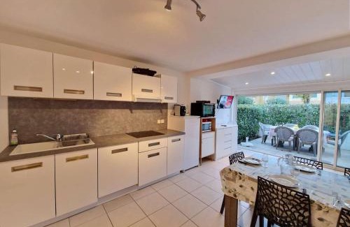Marseillan Villa | Maison spacieuse avec piscine, tennis et terrasse, parking privé à Marseillan - FR-1-387-163
