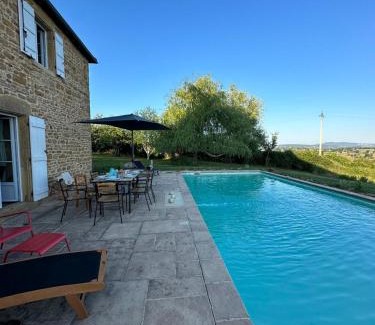 Saint-Julien-de-Civry Casa | Maison Stirling Bourgogne Sleeps 8 Pool