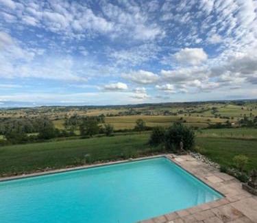 Saint-Julien-de-Civry Casa | Maison Stirling Bourgogne Sleeps 8 Pool