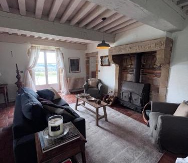 Saint-Julien-de-Civry Casa | Maison Stirling Bourgogne Sleeps 8 Pool