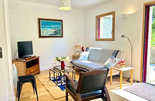 Locmiquelic Villa | Maison T5 atypique rénovée PMR – Centre de Locmiquélic – Classée 2* - FR-1-479-228