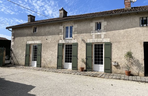 Saint-Julien-l'Ars Casa | Maison Terracotta, le Calme aux Portes de Poitiers