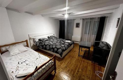 Ebreuil Casa | Maison terrasse au bord de l'eau