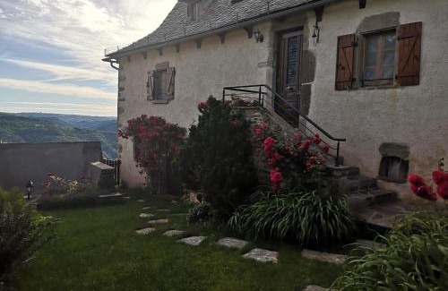 Saint-Parthem Casa | Maison tout confort calme vallée du Lot proche de Conques en Aveyron