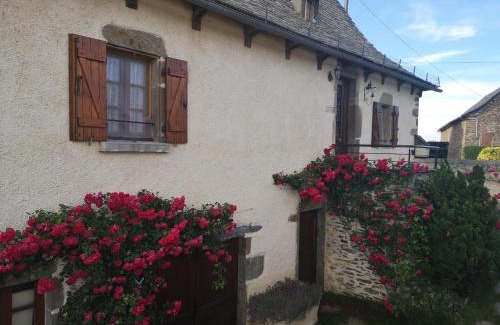 Saint-Parthem Casa | Maison tout confort calme vallée du Lot proche de Conques en Aveyron