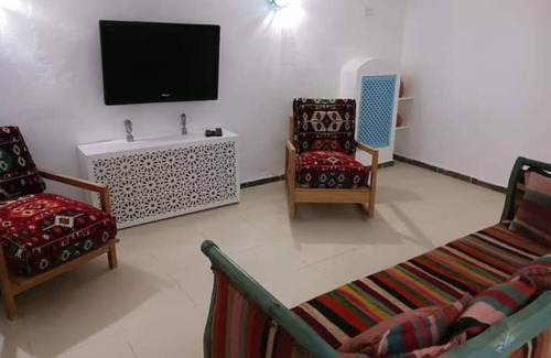 Midoun Casa | Maison Typique Avec Patio et Piscine