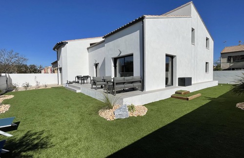 Vias Villa | Maison / Villa Saisonnière 2 kms Plage