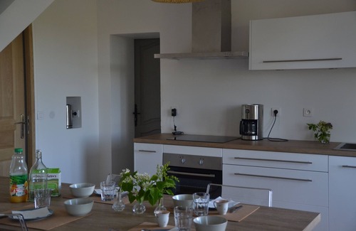 Bozouls Casa | "Maisondeltraouc" gîte with roof terrace and garden offering stunning views.