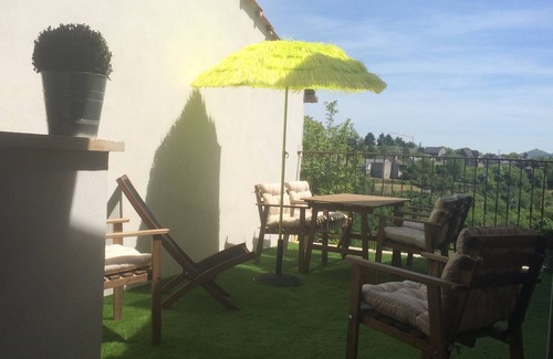 Bozouls Casa | "Maisondeltraouc" gîte with roof terrace and garden offering stunning views.