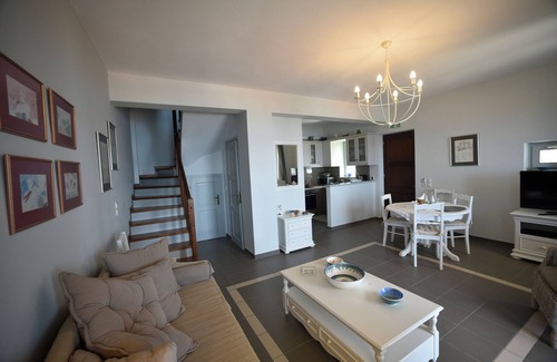 Mithimna Casa | Un Amplio 2 Nivel 2 dormitorios Ciudad-Home con impresionantes vistas al mar Egeo