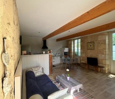 Cubnezais Apartamento | Maisonnette avec terrasse de la Bellue